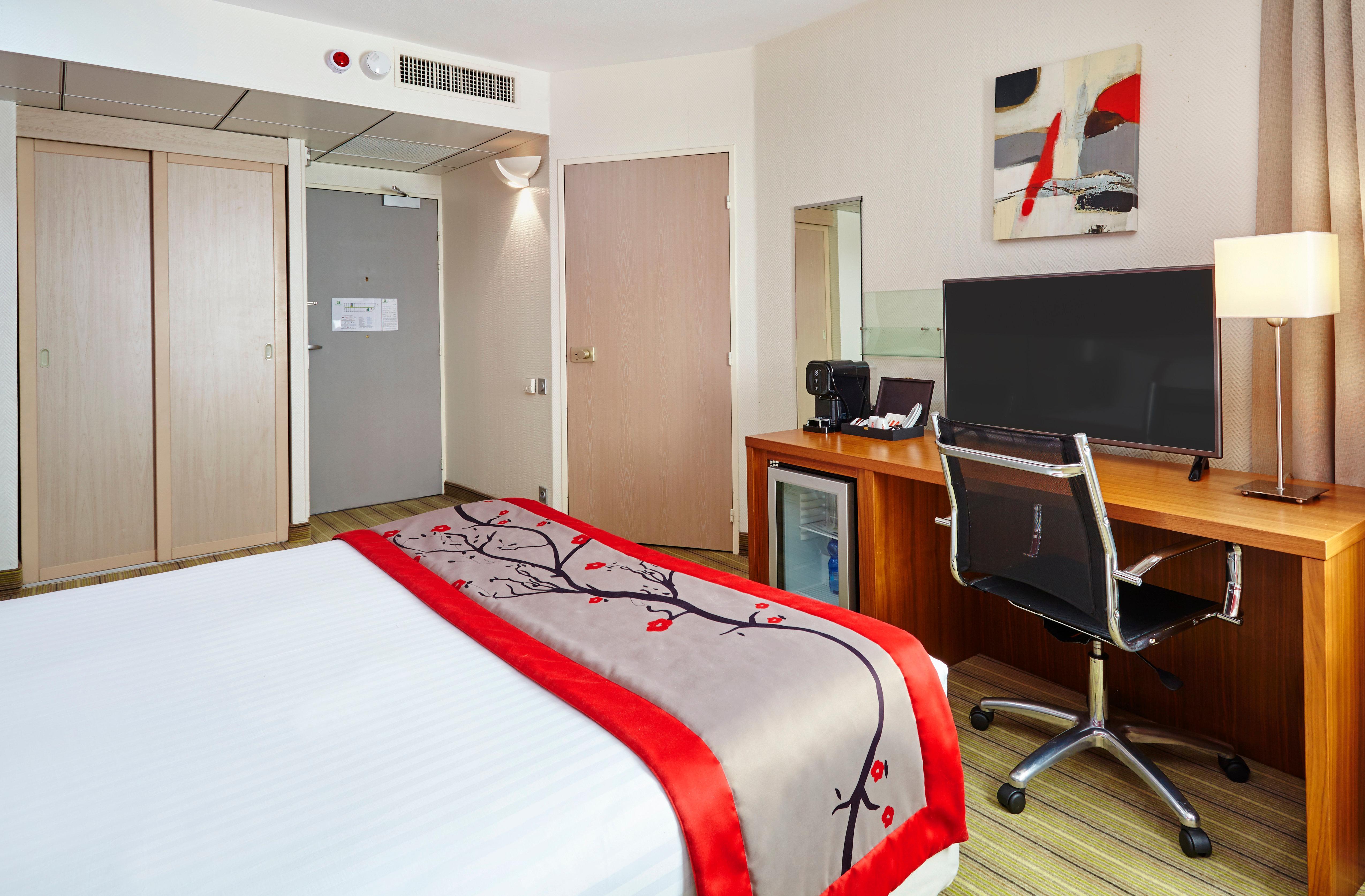 Holiday Inn Toulon City Centre By Ihg Экстерьер фото