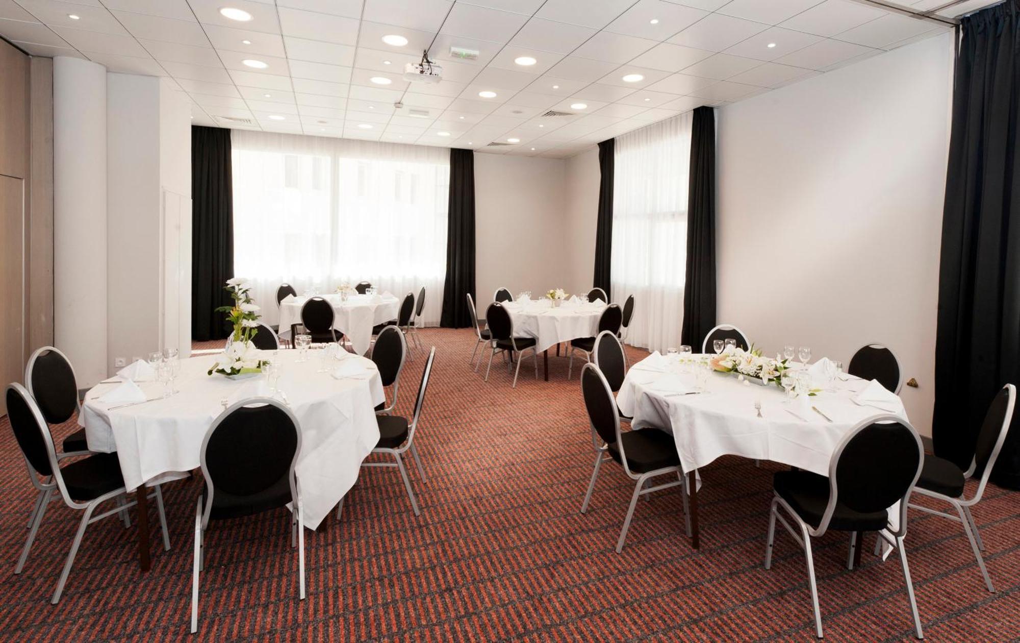 Holiday Inn Toulon City Centre By Ihg Экстерьер фото