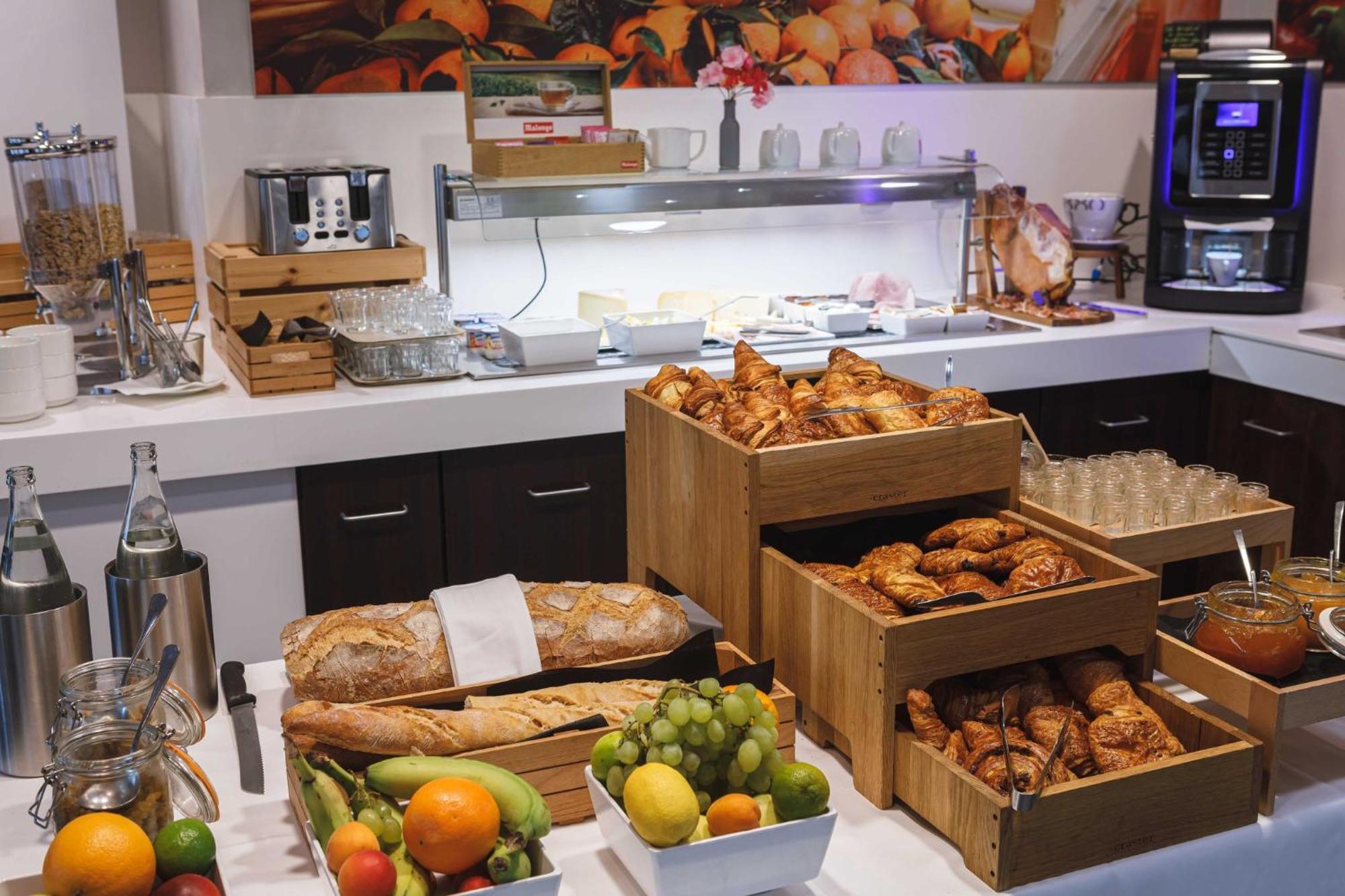 Holiday Inn Toulon City Centre By Ihg Экстерьер фото